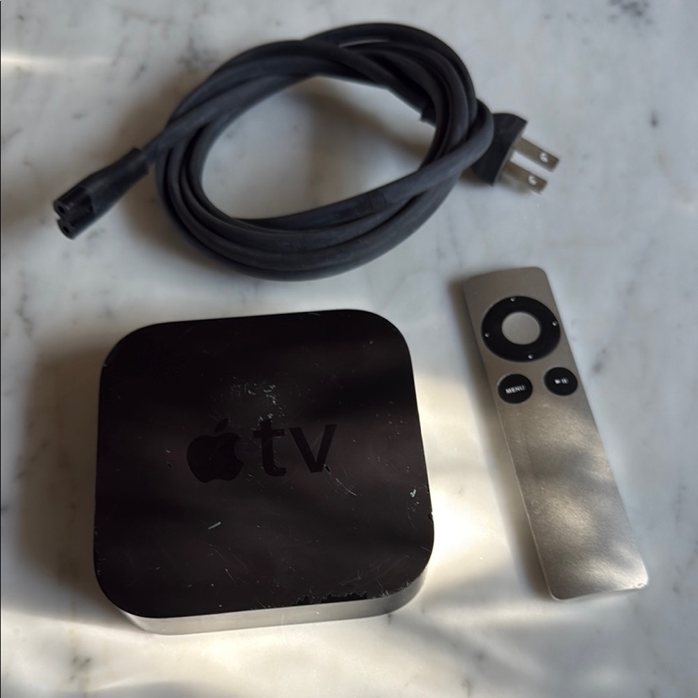 Apple TV 3rd Gen A1427 Digital Media Streamer 720p/1080p OEM Remote + Power Cord